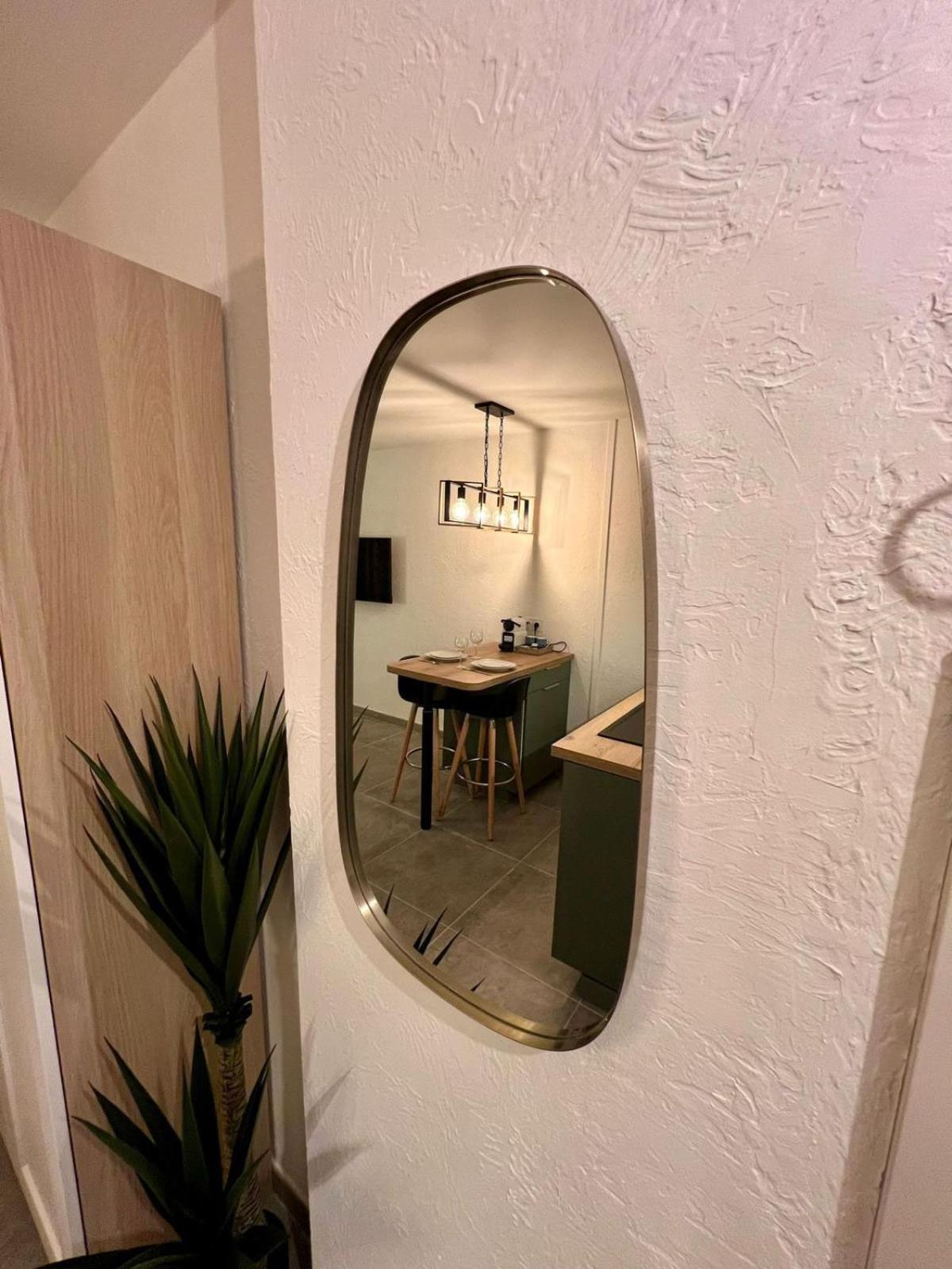 Studio Climatise, Cosy Et Calme Au Centre Ville Antibes Luaran gambar