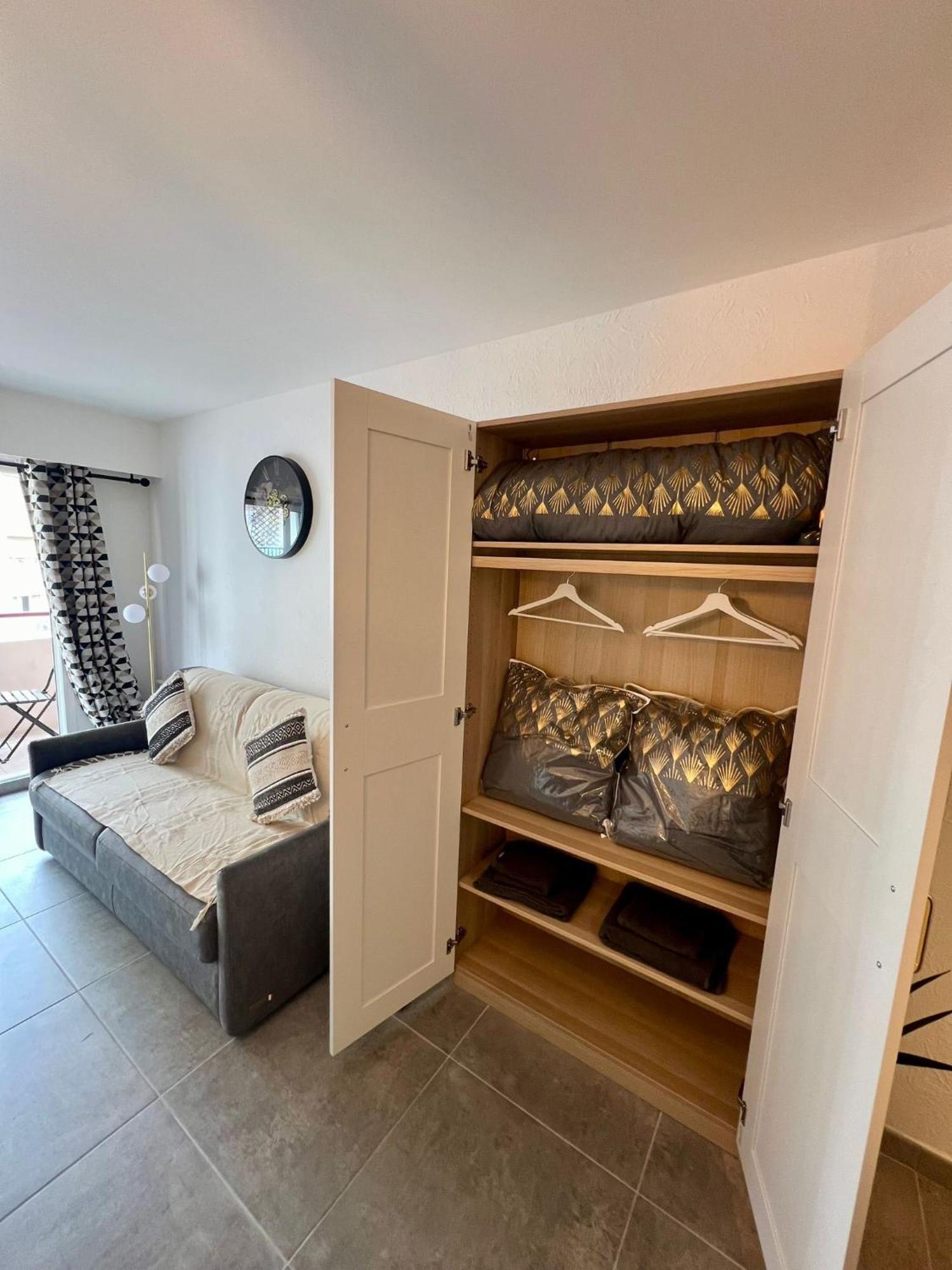Studio Climatise, Cosy Et Calme Au Centre Ville Antibes Luaran gambar