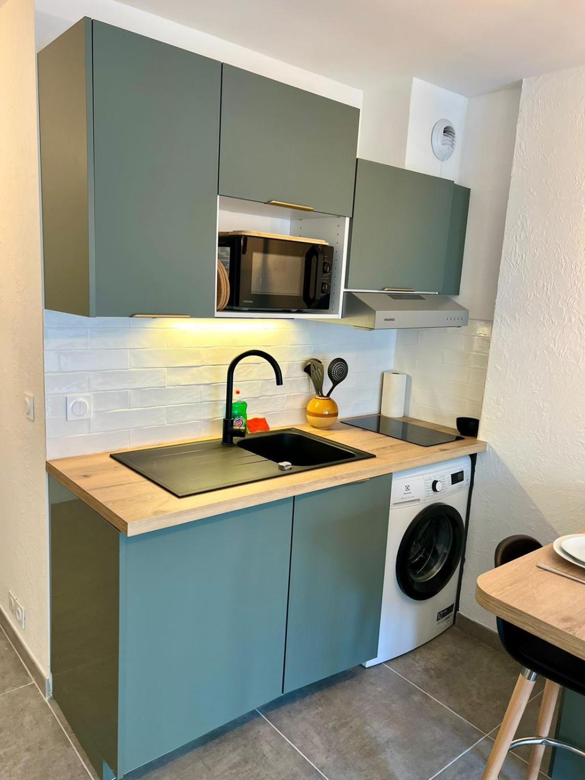Studio Climatise, Cosy Et Calme Au Centre Ville Antibes Luaran gambar