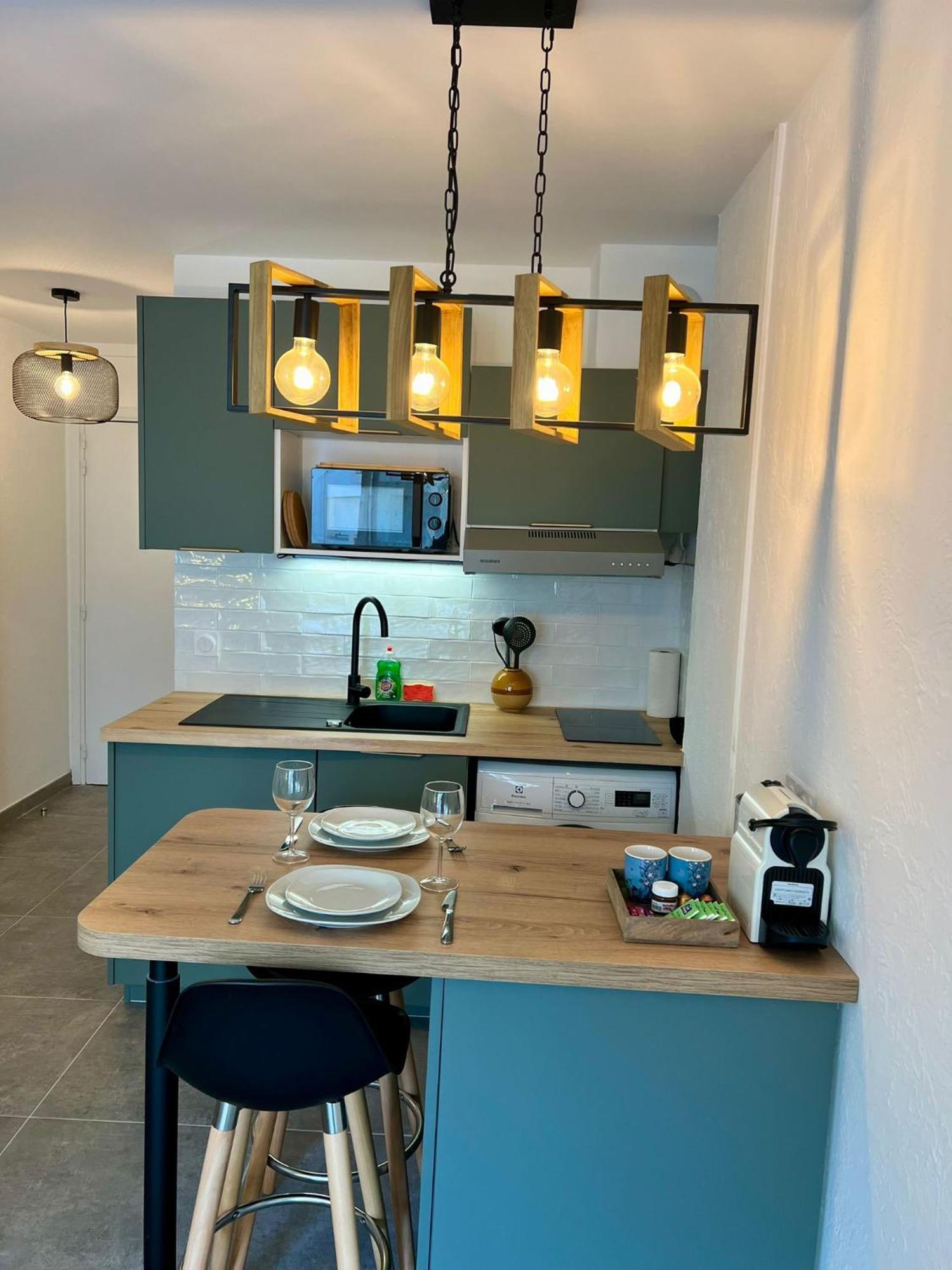 Studio Climatise, Cosy Et Calme Au Centre Ville Antibes Luaran gambar