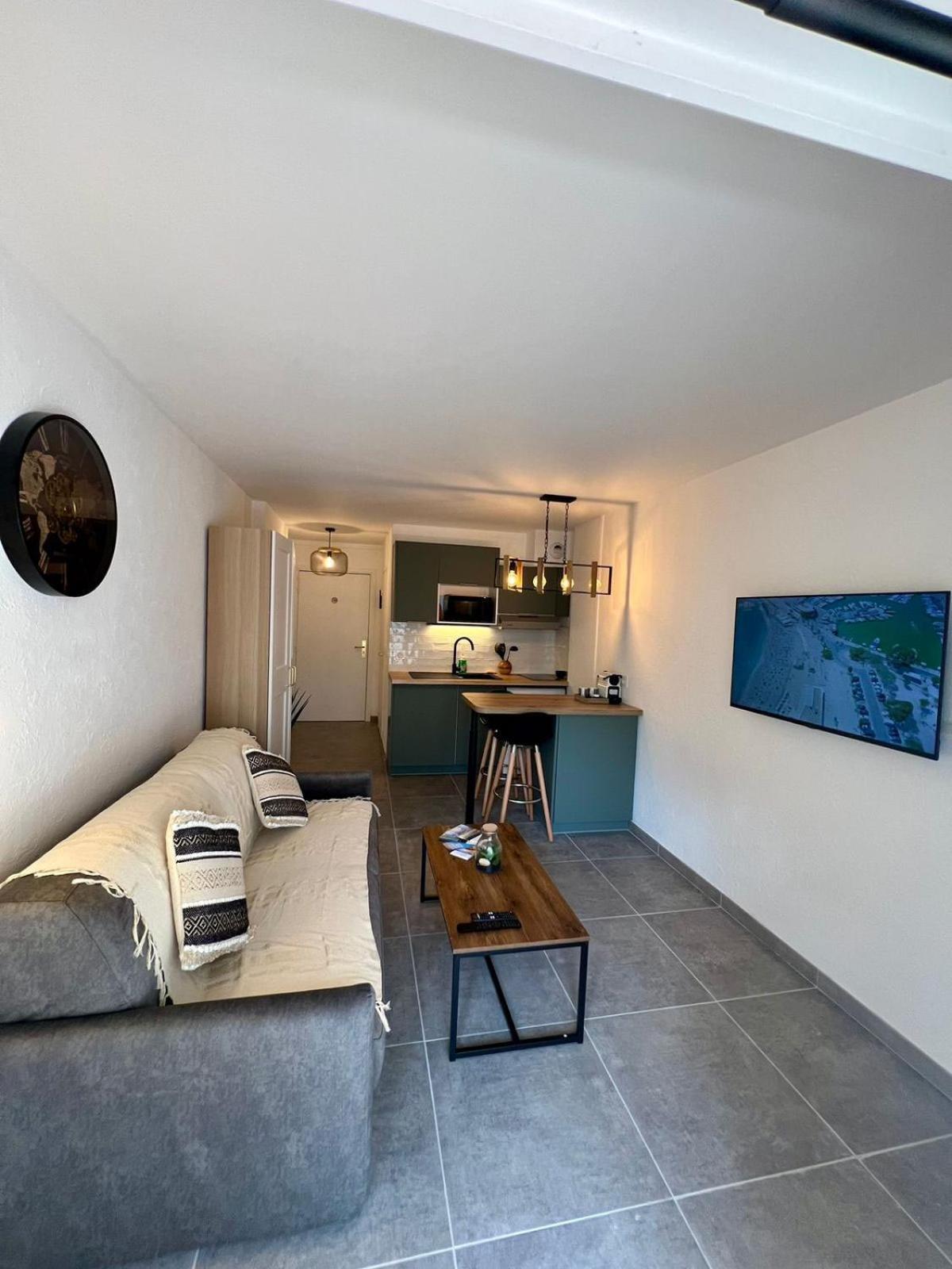 Studio Climatise, Cosy Et Calme Au Centre Ville Antibes Luaran gambar