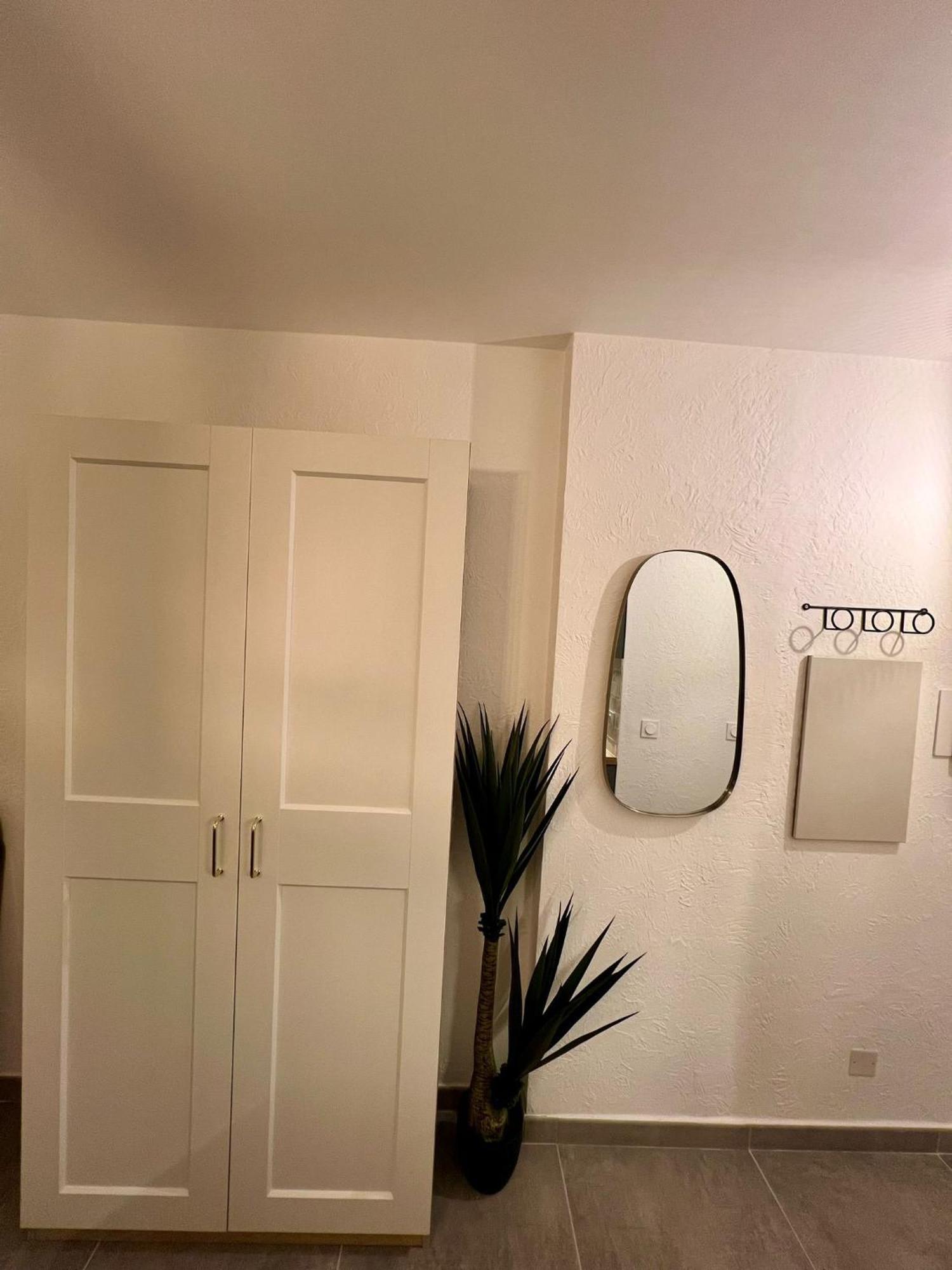 Studio Climatise, Cosy Et Calme Au Centre Ville Antibes Luaran gambar