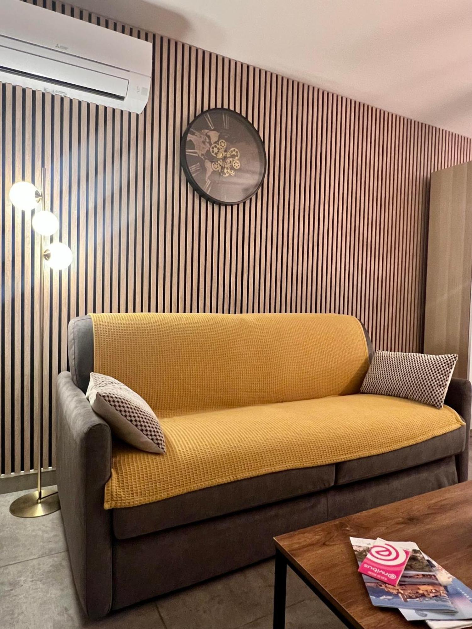 Studio Climatise, Cosy Et Calme Au Centre Ville Antibes Luaran gambar